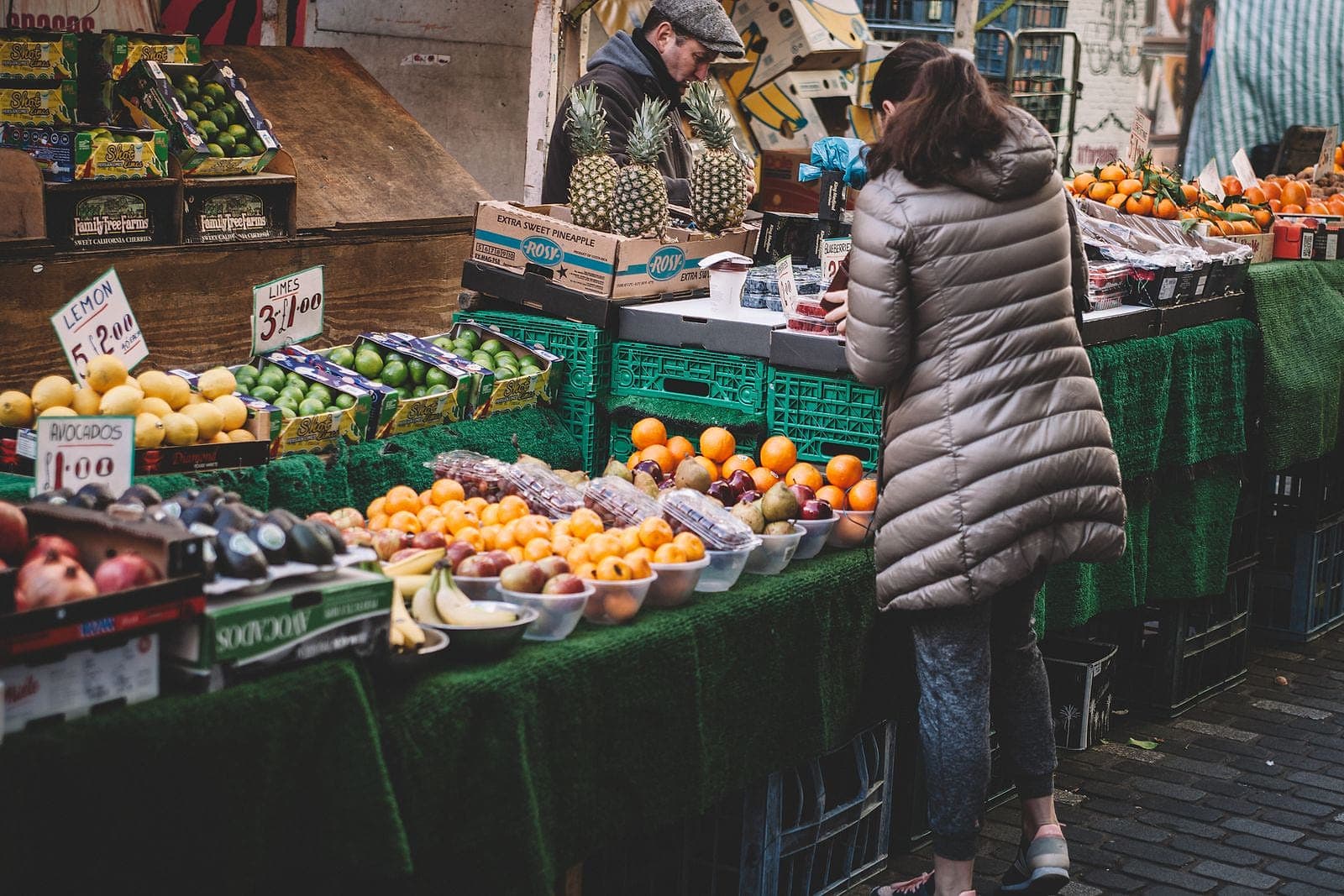 Lokaler Markt mit frischen Produkten